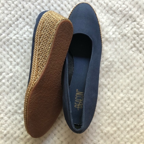 🎄 Deacon navy blue shoes, closed toe wedge SZ  8 1/2 - Picture 10 of 11